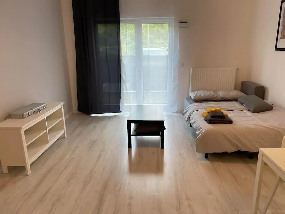 Apartment With Private Parking وارسو