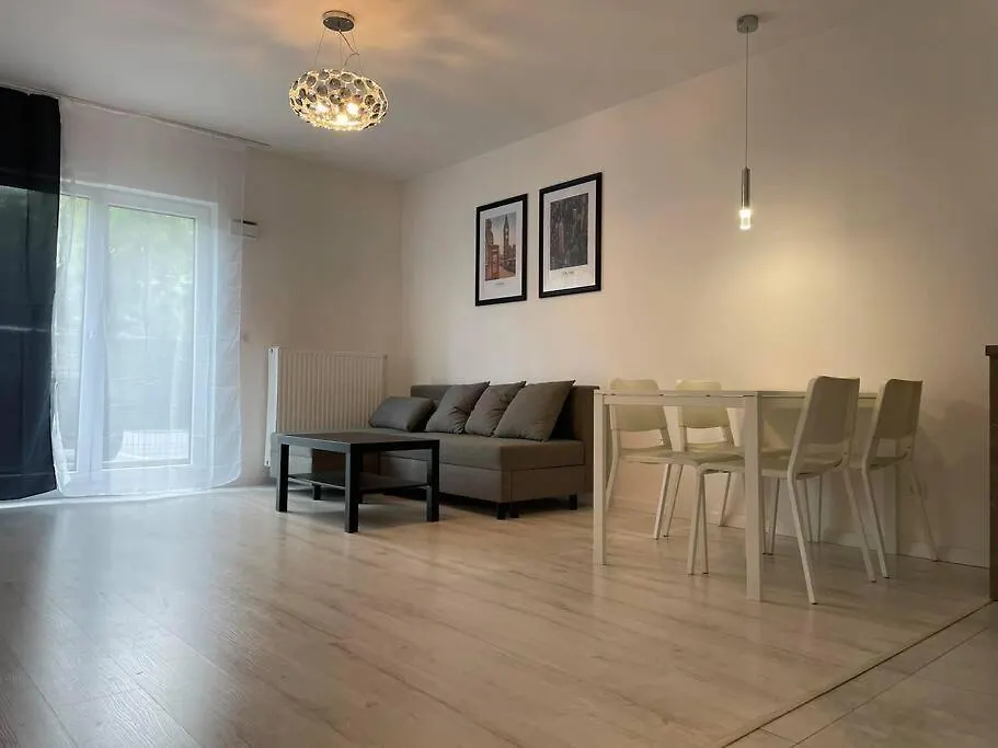 Apartment With Private Parking وارسو بولندا