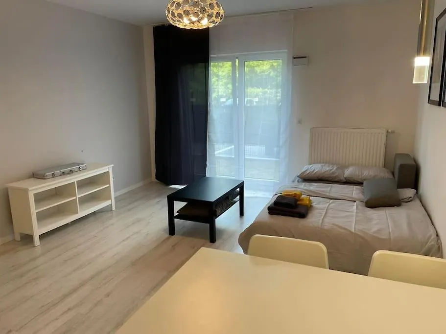 Apartment With Private Parking وارسو